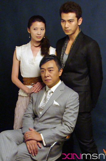 Jeanette Aw, Guo Liang and Dai Xiangyu pose for the Yang family photo in Breakout