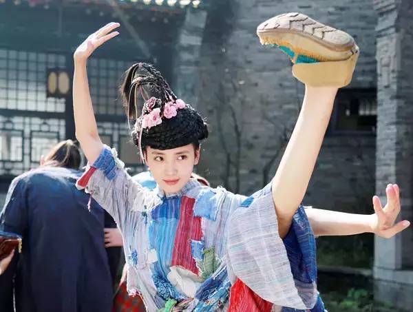 Wang Zixuan as Gu Ying in Tientsin Mystic