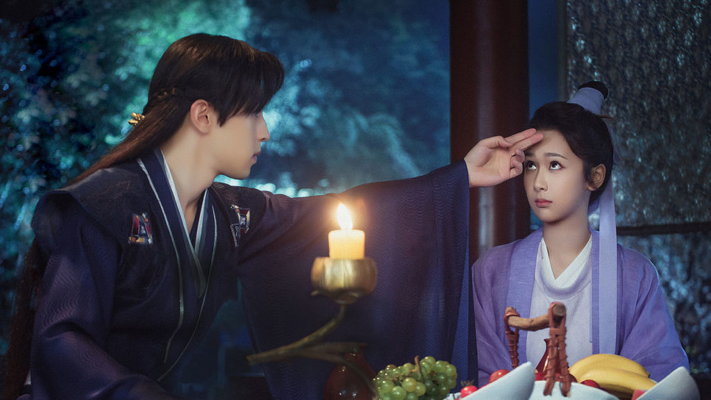 Deng Lun as Xufeng places two fingers on the forehead of Jinmi played by Yang Zi in Ashes of Love
