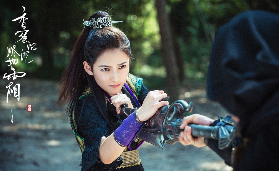 Chen Yuqi as Liuying parries a sword