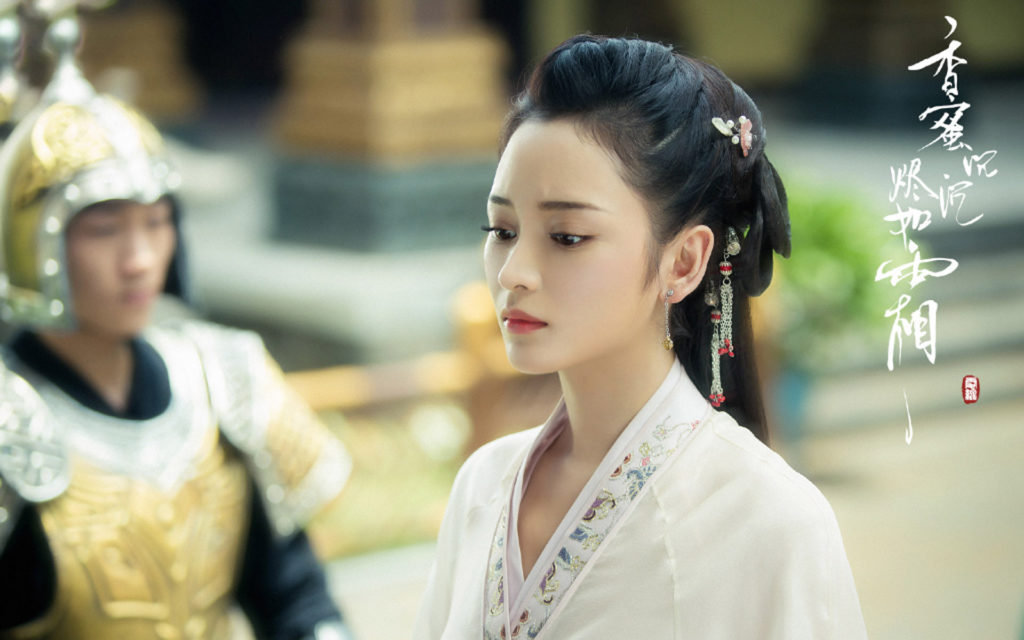 Wang Yufei as Suihe looking down in Ashes of Love